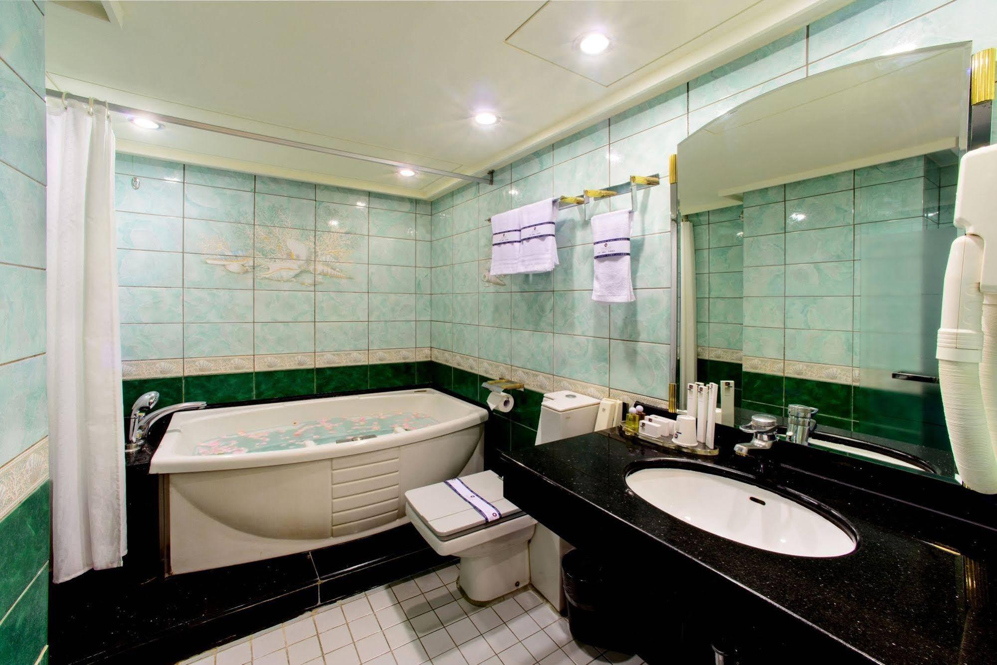 Kao Yuan Hotel - Zhong Zheng Taichung Exterior photo